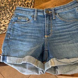 Universal Threads denim shorts size 00